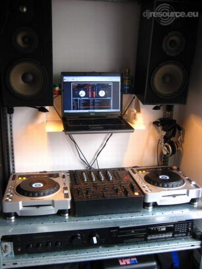 Our MEMBERS can Enlarge : Franzino's DJ-Booth 08 II